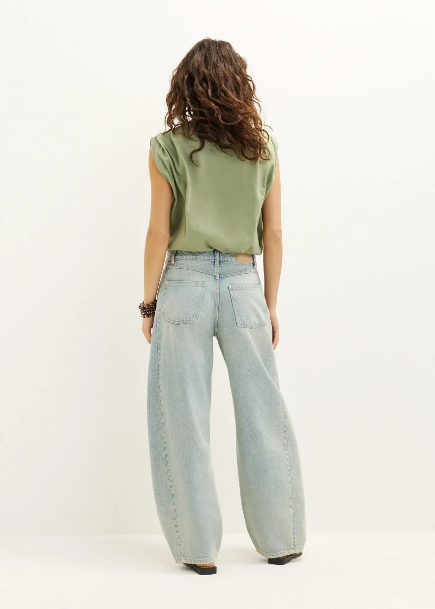 Picture of T-shirt with Ruffled Shoulder Detail