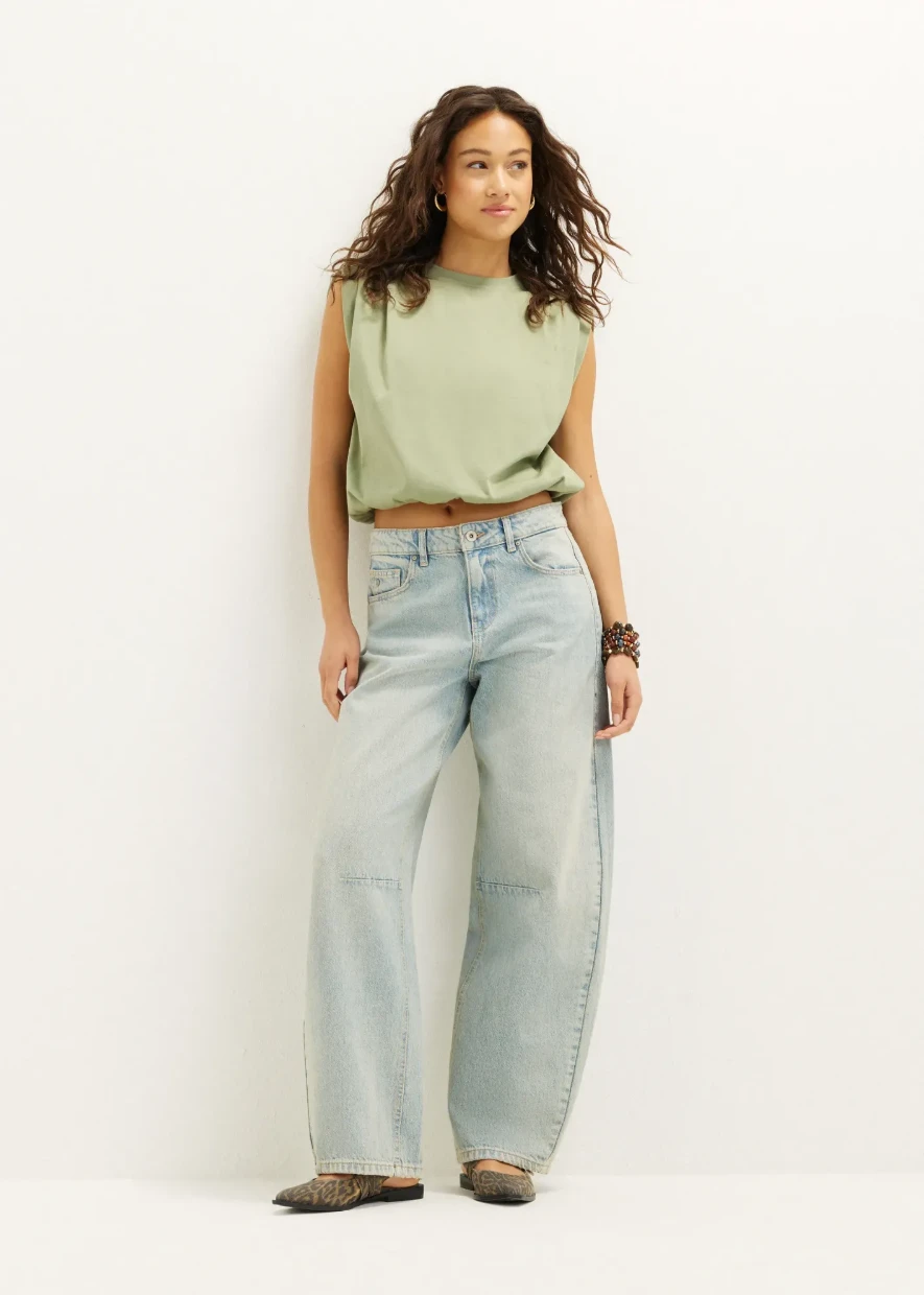 Picture of T-shirt with Ruffled Shoulder Detail