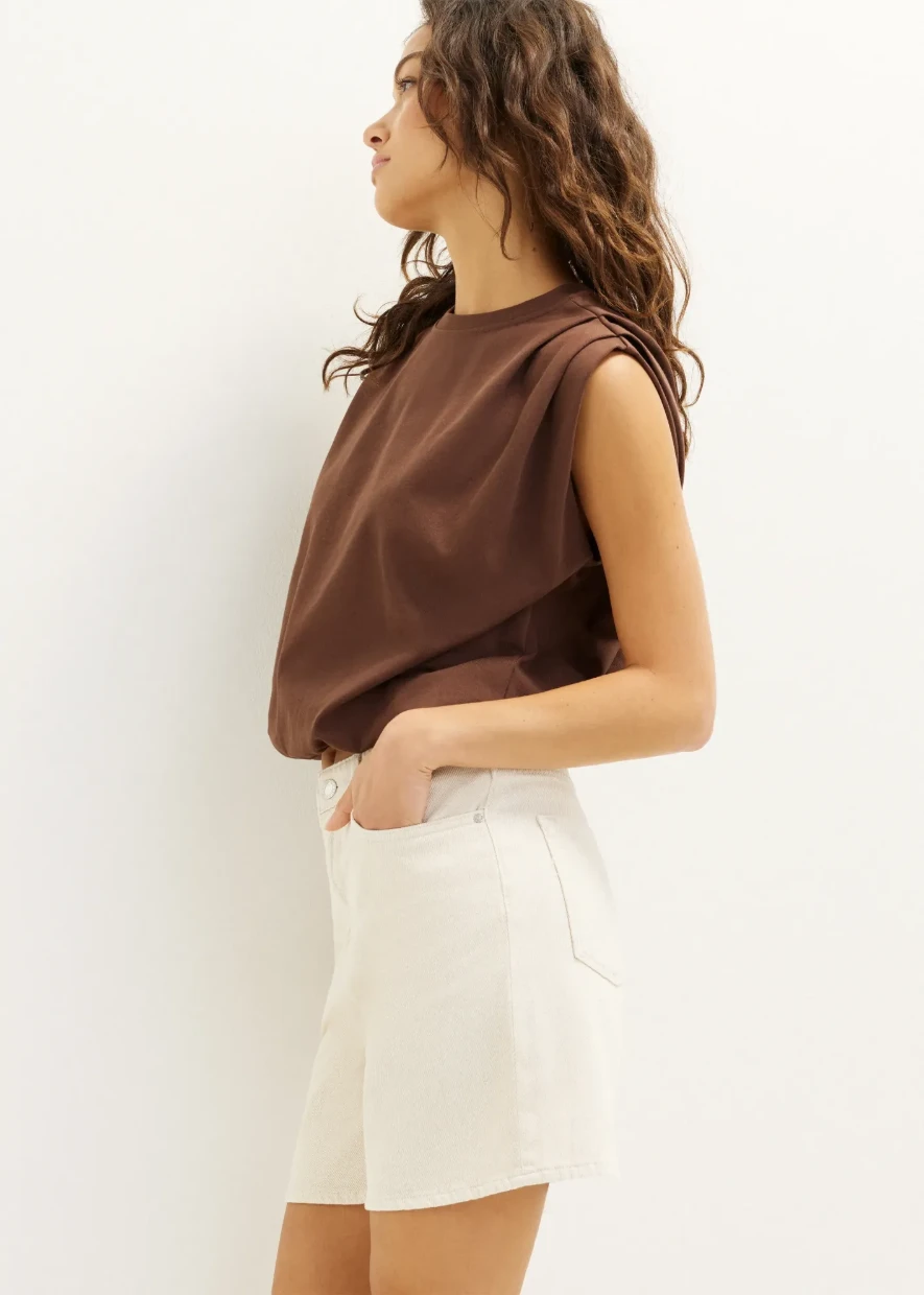 Picture of T-shirt with Ruffled Shoulder Detail