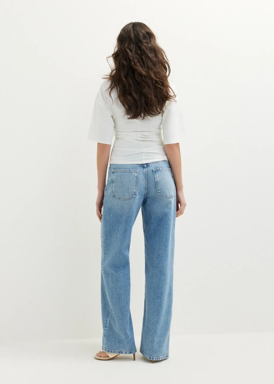 Picture of T-shirt with Side Pleat Detail