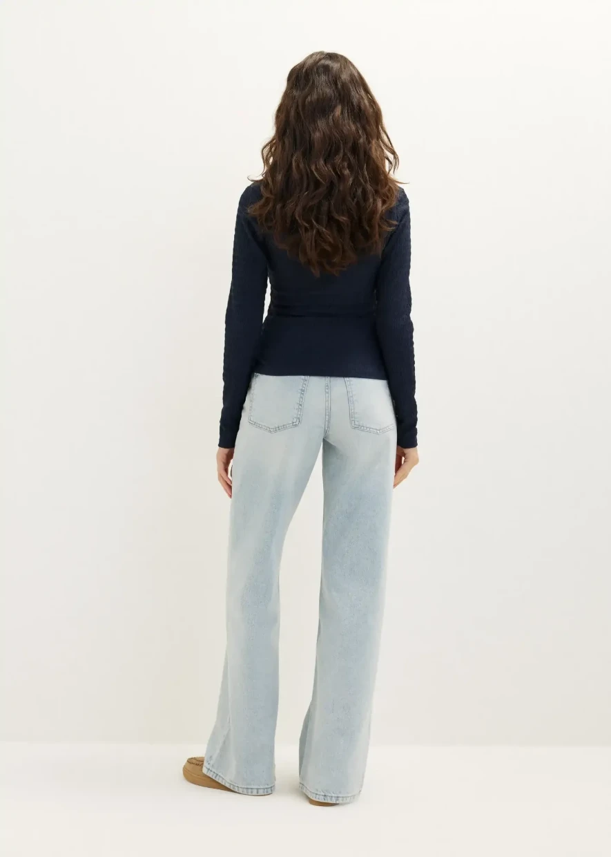 Picture of Long-Sleeve Square-Neck Shirt