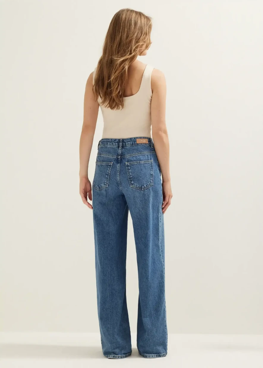 Picture of Wide Strap Tank Top