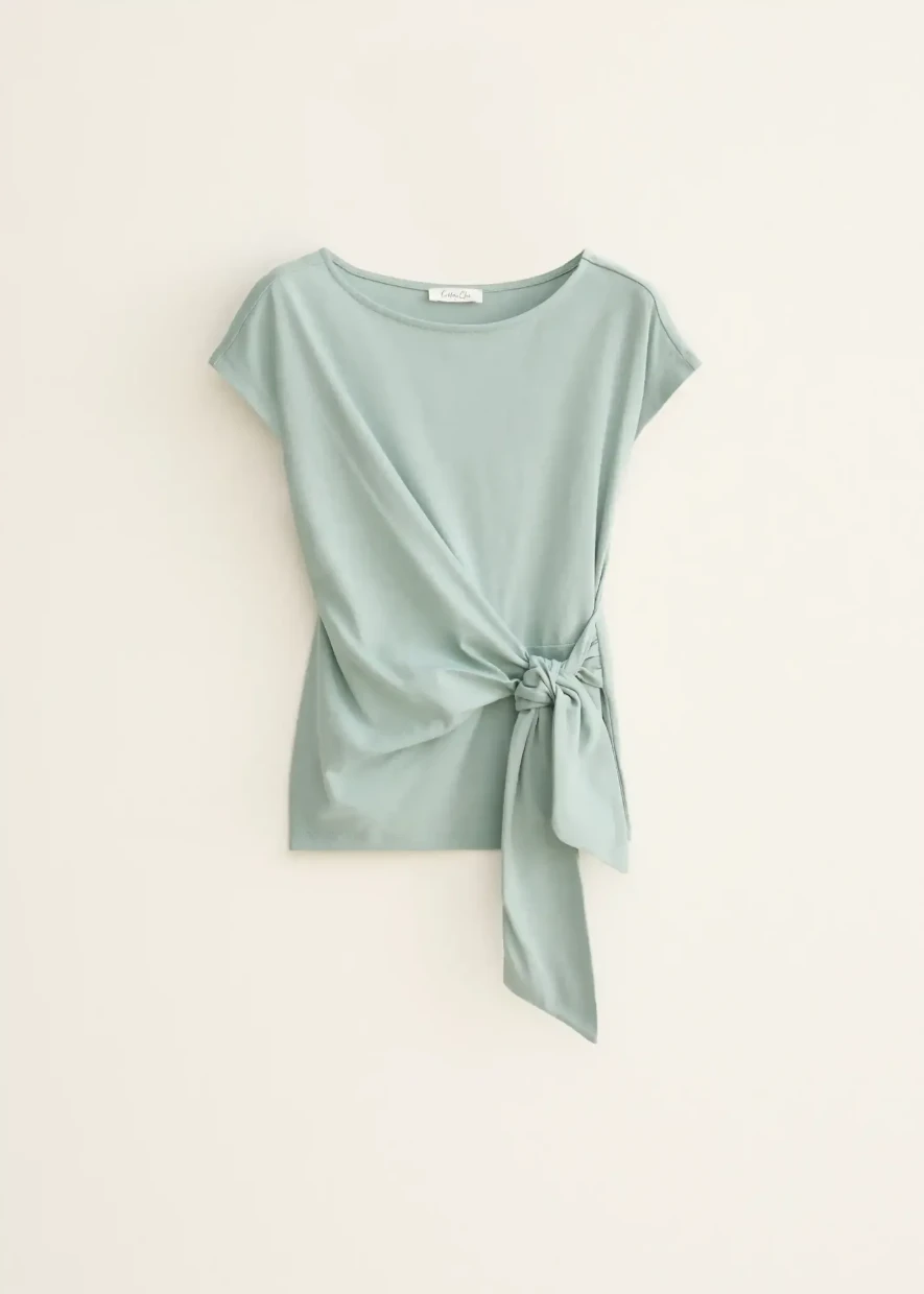 Picture of T-Shirt with Button Detail