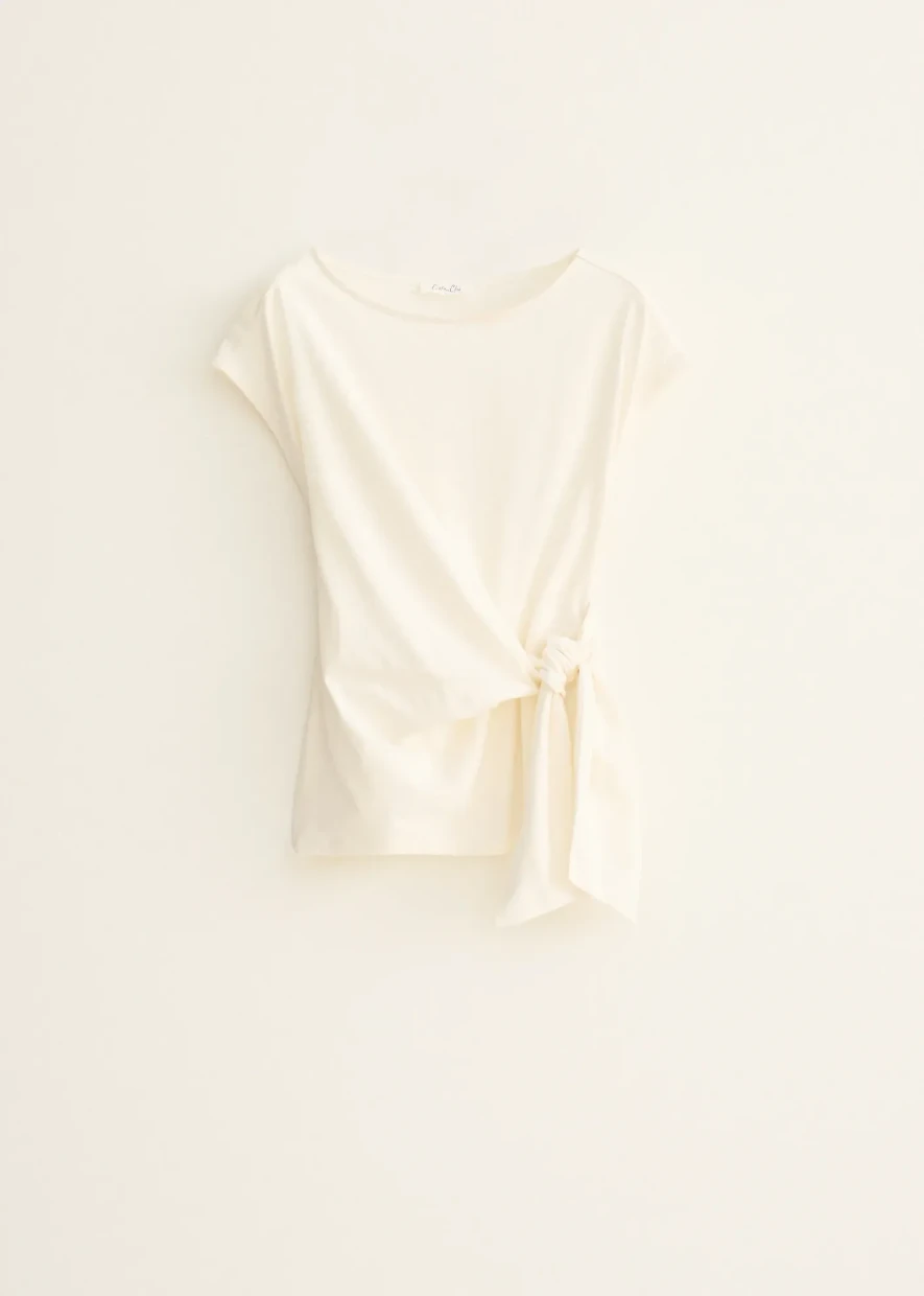 Picture of T-Shirt with Button Detail