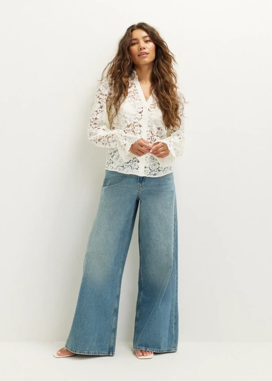 Picture of Lace blouse with ruffles