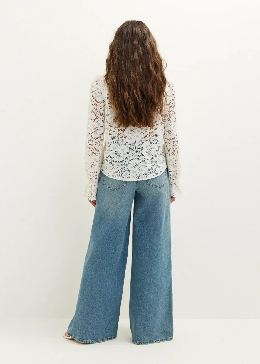 Picture of Lace blouse with ruffles