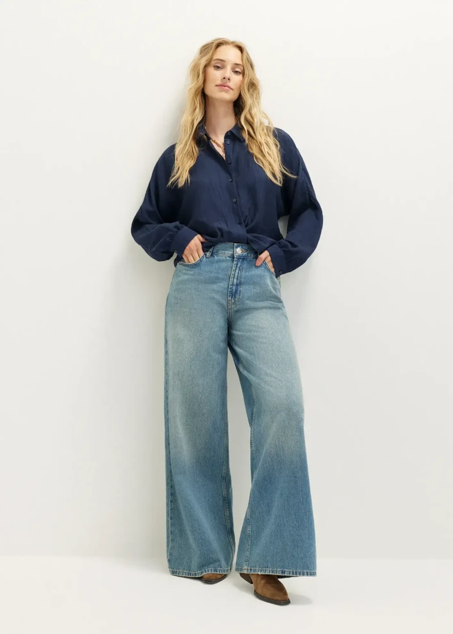 Picture of Blouse with twisted detail