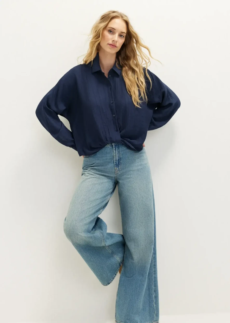 Picture of Blouse with twisted detail