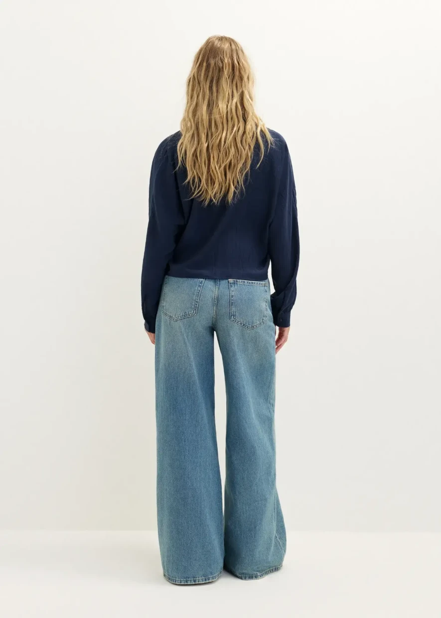 Picture of Blouse with twisted detail