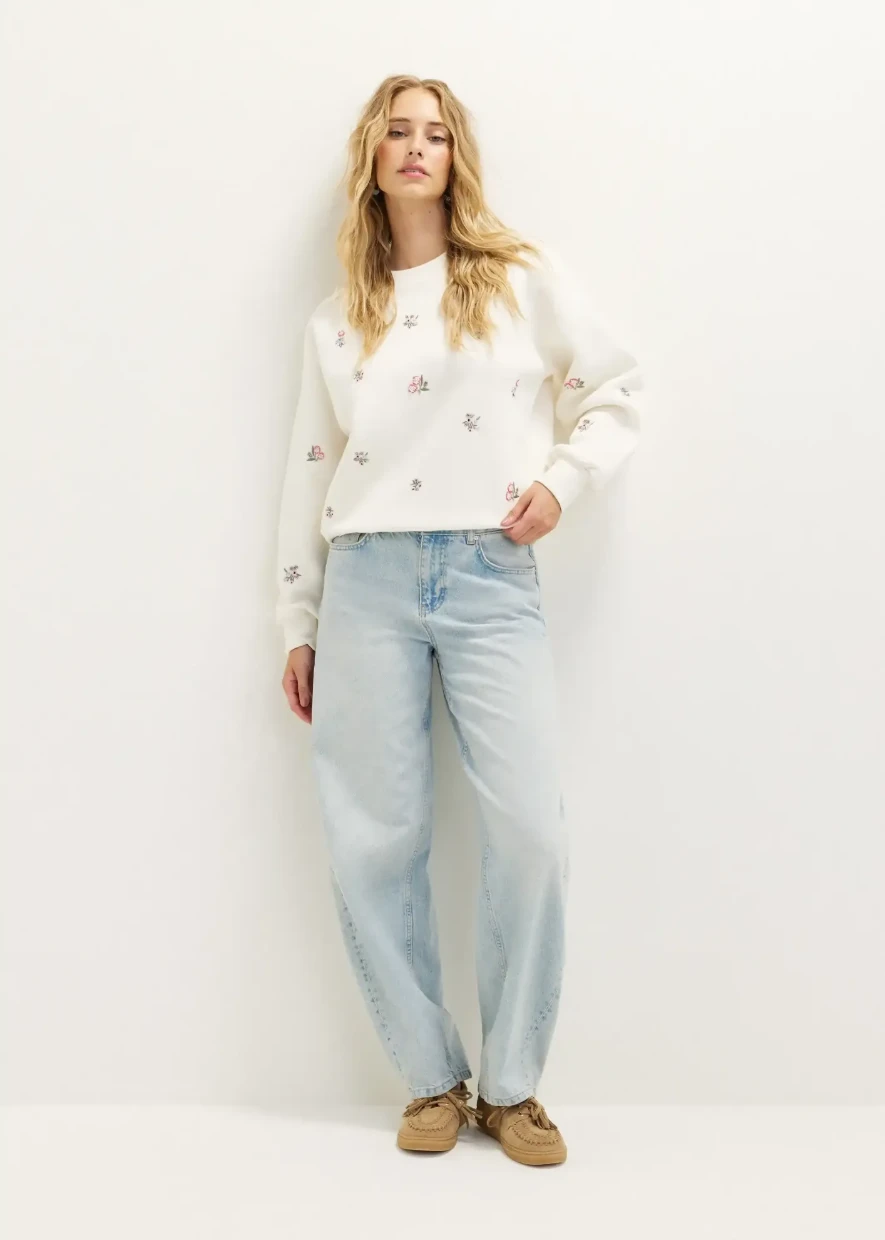 Picture of Sweater met bloem embroidery
